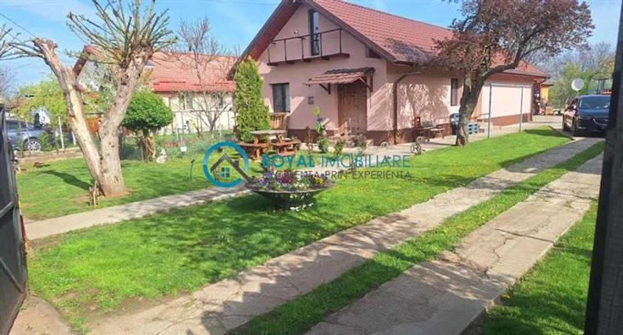 Casă individuală cu 4 camere cu Garaj în Lipănești