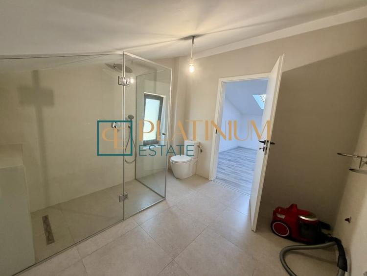 Duplex cu 4 camere cu Canalizare în Plopi