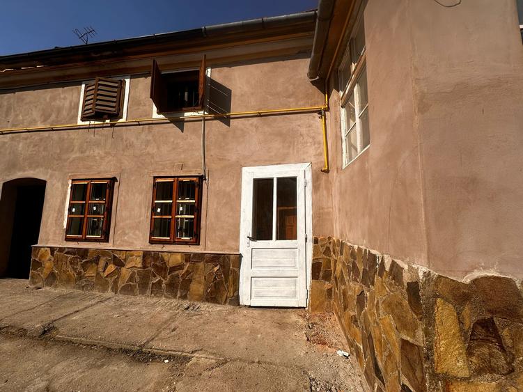Inchiriez Casa-Vila in Jud. Brasov, Loc Cristian Muncitori ! - 3