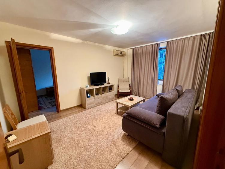 Centru -Colonadelor - 2 camere -centrala gaze - termen lung - 400 Euro - 2