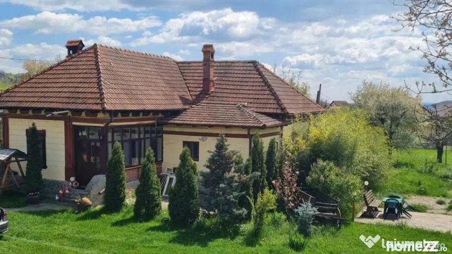 Casă cu 7 camere cu Teren 20855 Mp în Central