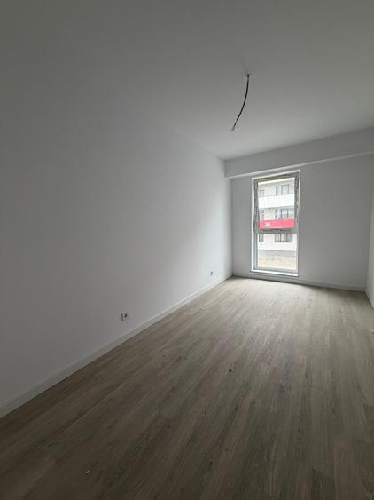 Apartament cu 3 camere semidecomandat în Florești