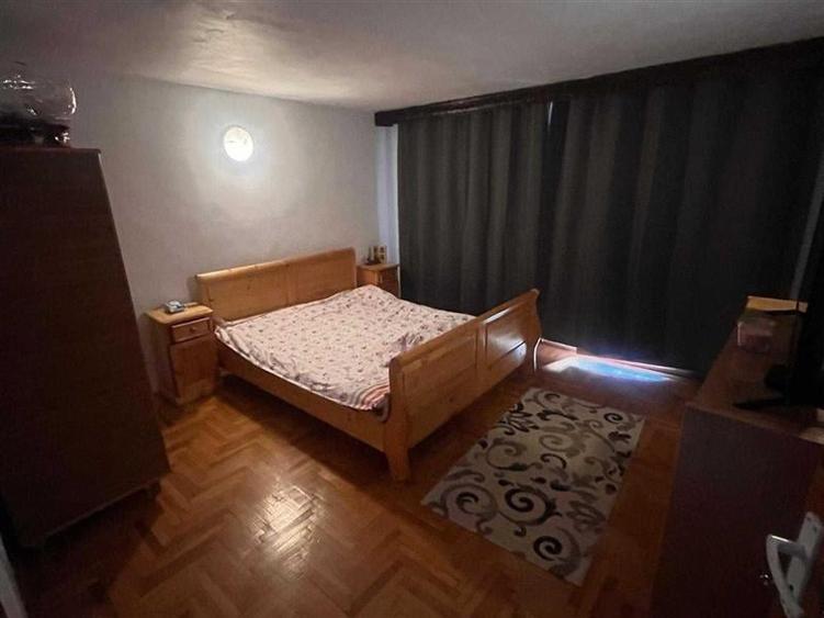 Casă individuală cu 4 camere cu Canalizare în Florilor