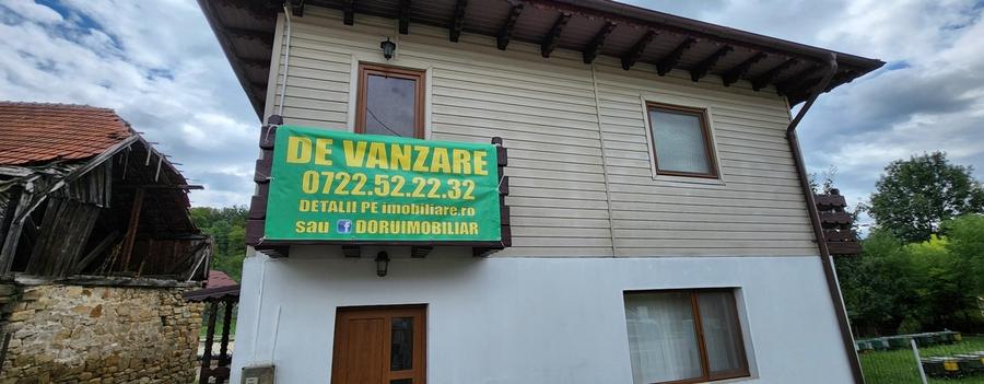 Casă individuală cu 5 camere cu Teren 335 Mp în Central
