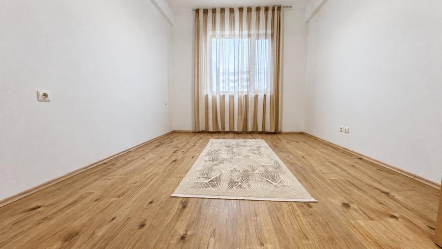 Apartament cu 3 camere semidecomandat, mobilat în Băneasa