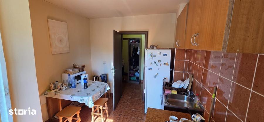 Apartament cu 3 camere decomandat, mobilat în Aradului