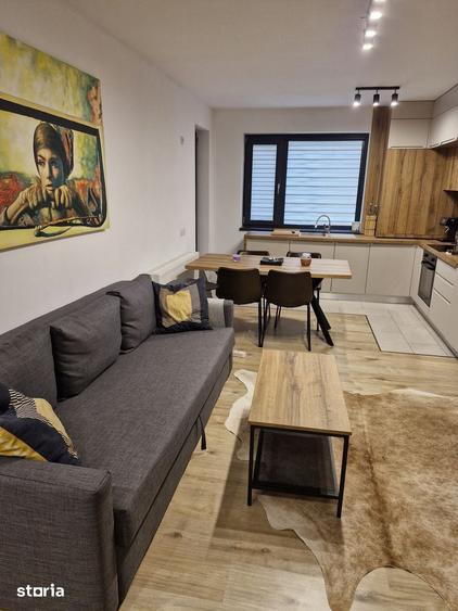 Apartament cu 3 camere în Tractorul