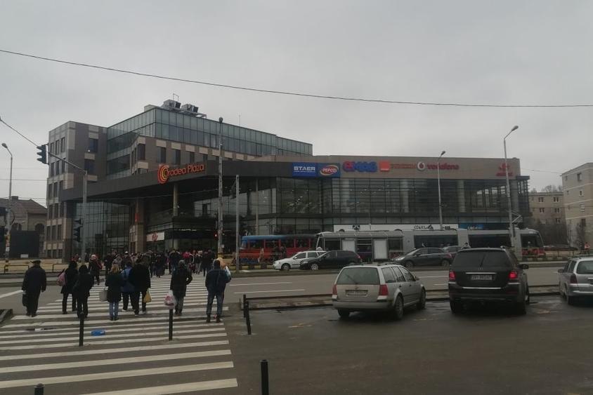 Birou, de 3,700 mp, în Central