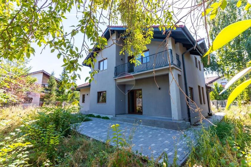 Casă individuală cu 5 camere cu Teren 599 Mp în Corbeanca