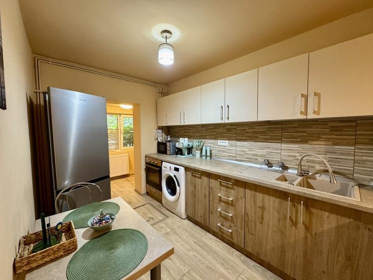 Apartament cu 3 camere decomandat, mobilat în Lipovei