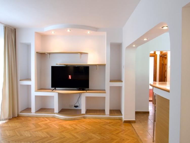 Apartament cu 3 camere decomandat, mobilat în Central