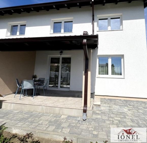 Duplex cu 4 camere cu Canalizare în Est
