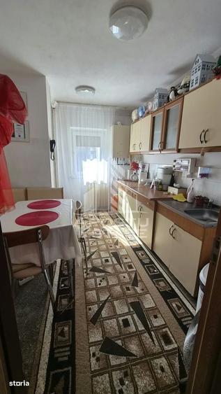 Apartament cu 4 camere decomandat în Rișca