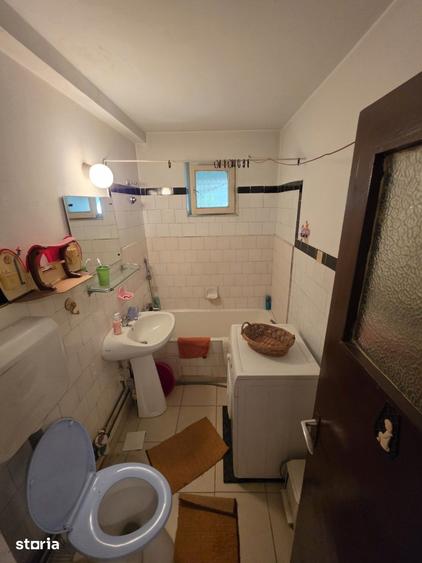 Apartament cu 3 camere semidecomandat în Dristor