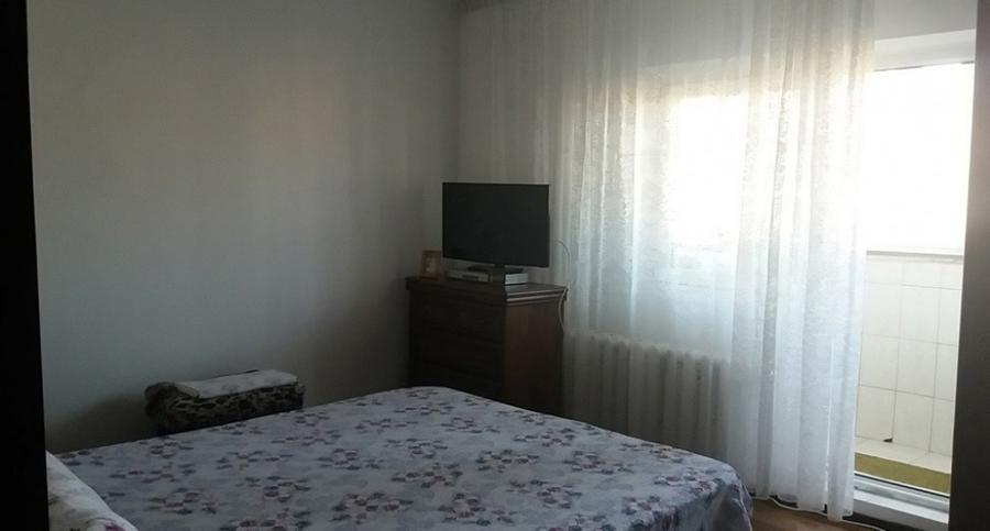 Apartament cu 3 camere decomandat în Vitan