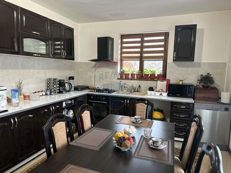 Casă / Vilă Girov Contesti - 5