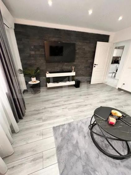 Apartament ultra central(pietonala)2 camere decomandat - 2