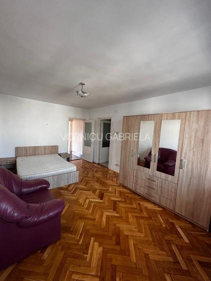 Apartament cu 4 camere, zona Alexandru cel Bun Apartament cu 4 camere, zona Alexandru cel Bun