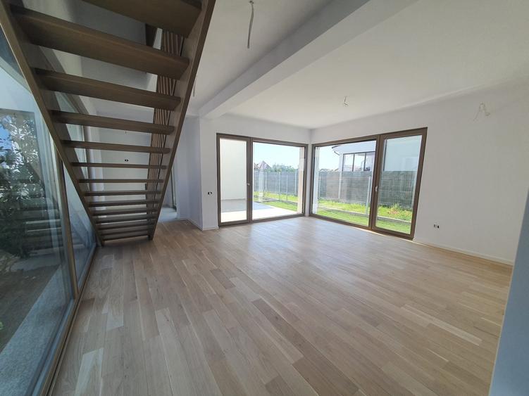 Monarch Soleil  - parchet , usi interioare, tamplarie din lemn natural - 11