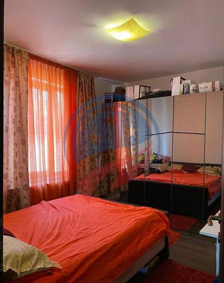 CASA DEOSEBITA APROAPE DE PROMENADA IN EUROCARTIER - 12