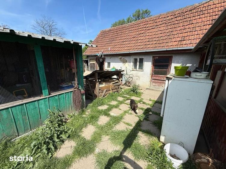 Ofer spre vanzare casa in Lazuri Situata la Str. Principala - 6