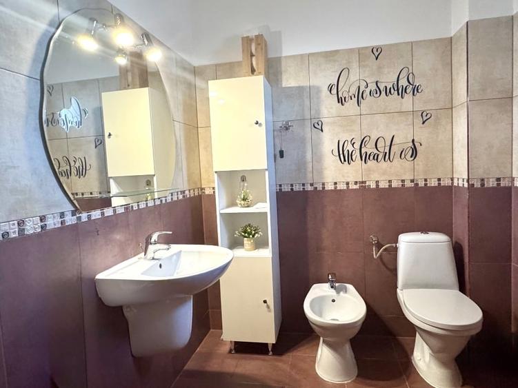 Casă individuală cu 5 camere cu Canalizare în Lunei