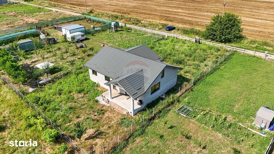 Casă cu 4 camere cu Teren 1007 Mp în Alexandru I. Cuza
