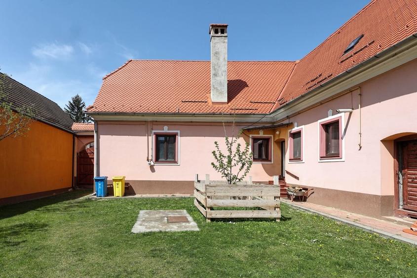 Casă Săsească Autentică cu Șură Impresionantă în Cristian – Teren 2729mp - 7