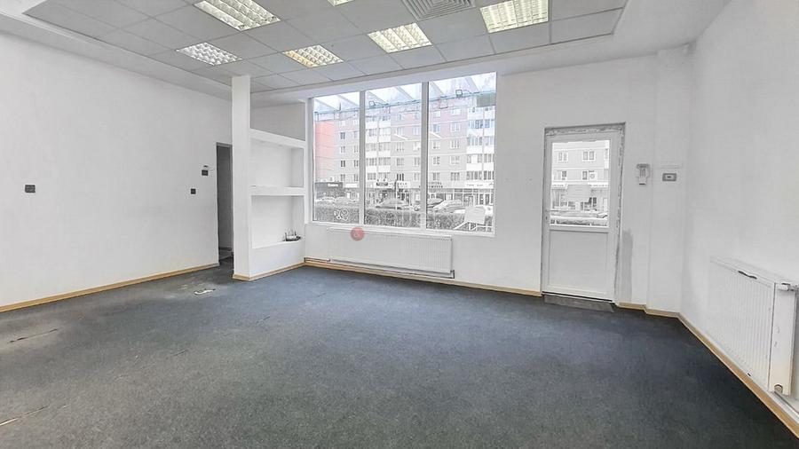 Spatiu comercial cu vizbilitate mare - 2