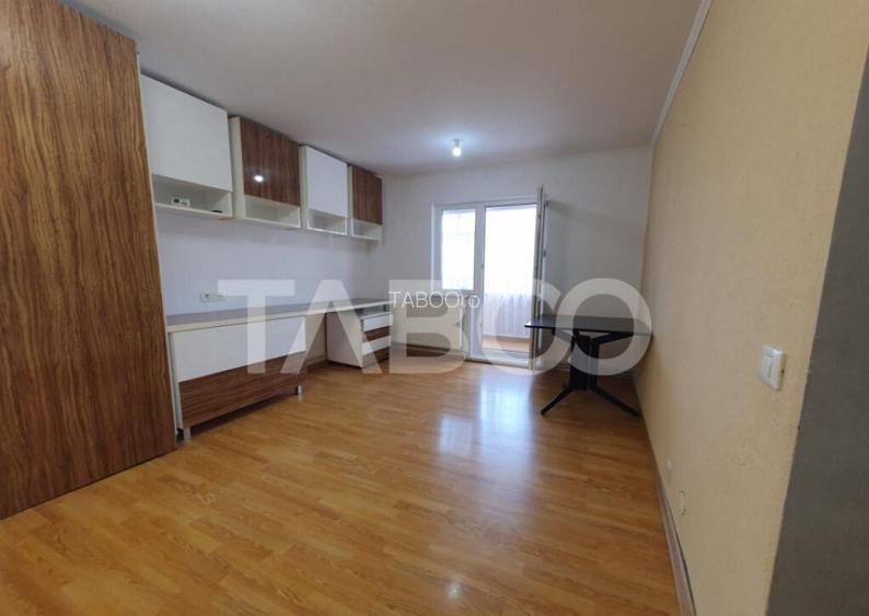 Apartament 2 camere 52 mp utili decomandat etaj 1 zona Campu