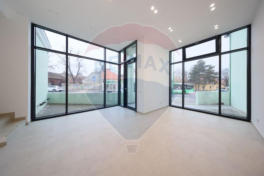 Constructie comerciala P+2 functiuni mixte  - str. Iuliu Maniu - 4