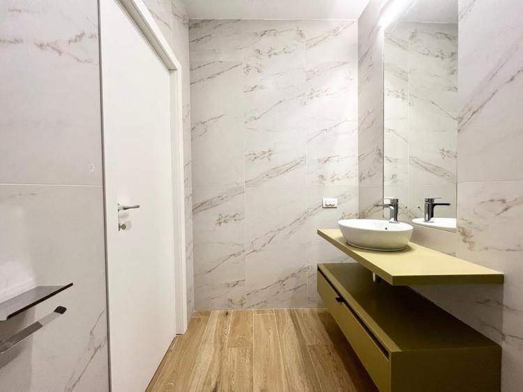 Apartament cu 3 camere, mobilat în Dacia