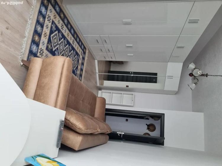 Proprietar vand ap 3 camere etaj 2 - 3