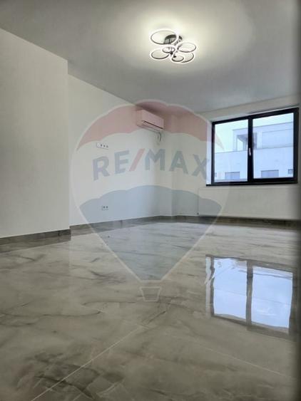 Apartament cu 4 camere de vânzare,  str. 1 Decembrie 1918 - 4