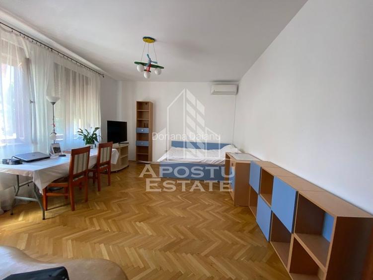 Apartament 4 camere, loc de parcare, zona Centrala Apartament 4 camere, loc de parcare, zona Centrala