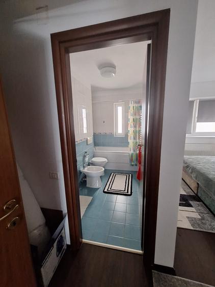 Apartament 3 camere/ Centrala proprie/ 6 minute de metrou - 7