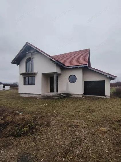Casa cu etaj la stadiul de semifinisat avansat in Alesd - 1