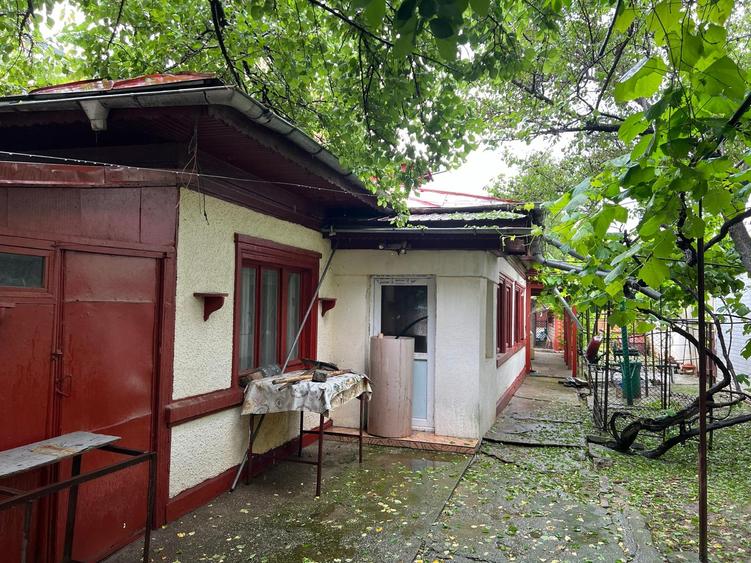 Pantelimon - oras, imobil compus din teren- 379 mp, dubla deschidere - 4