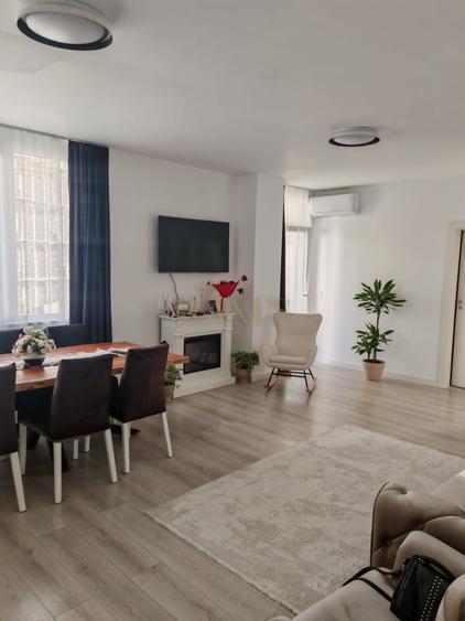 Apartament cu 3 camere decomandat, mobilat în Cetății