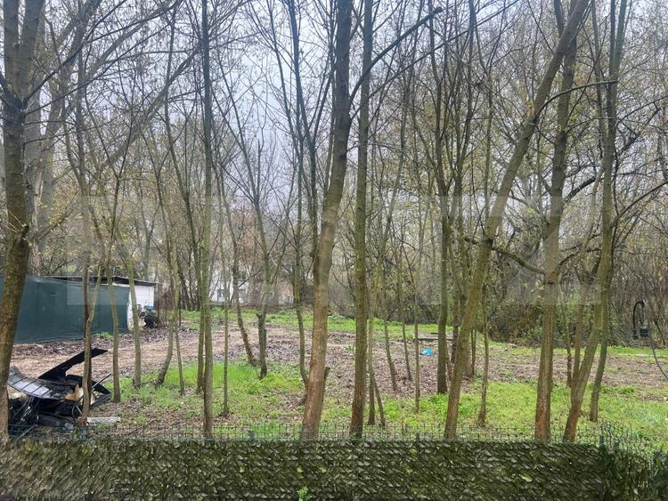 Casă individuală cu 7 camere cu Canalizare în Breasta