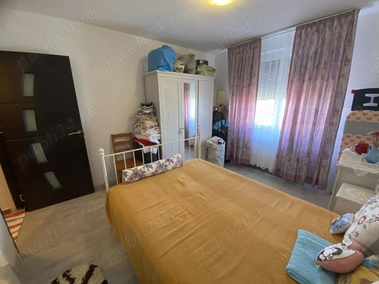 Apartament cu 3 camere semidecomandat în Militari
