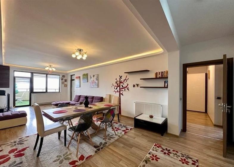 In spectacol structural, vedere deschisa, elegant mobilat si echipat, Tractorul, - 11