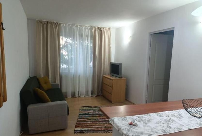 2 camere Semi, Brotacei , 30mp, recent renovat, centrala. et.3/4 - 1