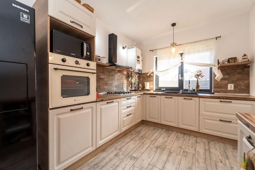 Comision 0%! | Proprietate cu terasa, semineu | 400 mp teren, Izvor! - 25