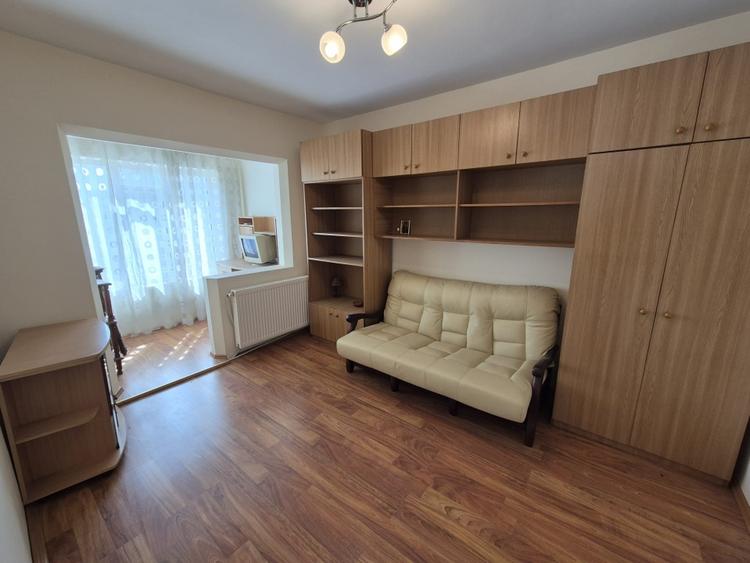 Apartament 3 camere confort 1 decomandat, foarte spatios, etaj 3 - 1