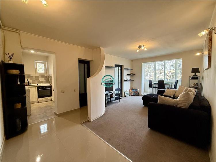 Apartament cu 3 camere de vanzare, bloc izolat, Semicentral - 1