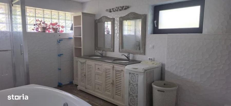 Casă individuală cu 5 camere cu Canalizare în Făget