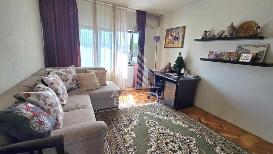 Apartament cu 3 camere, centrala proprie, zona Dacia - 2