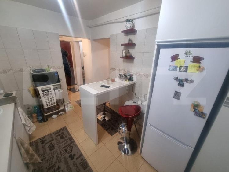 Apartament cu 3 camere decomandat, mobilat în Craiovița Nouă
