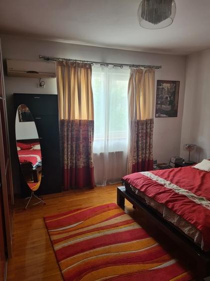 Casă cu 6 camere cu Teren 300 Mp în Herăstrău